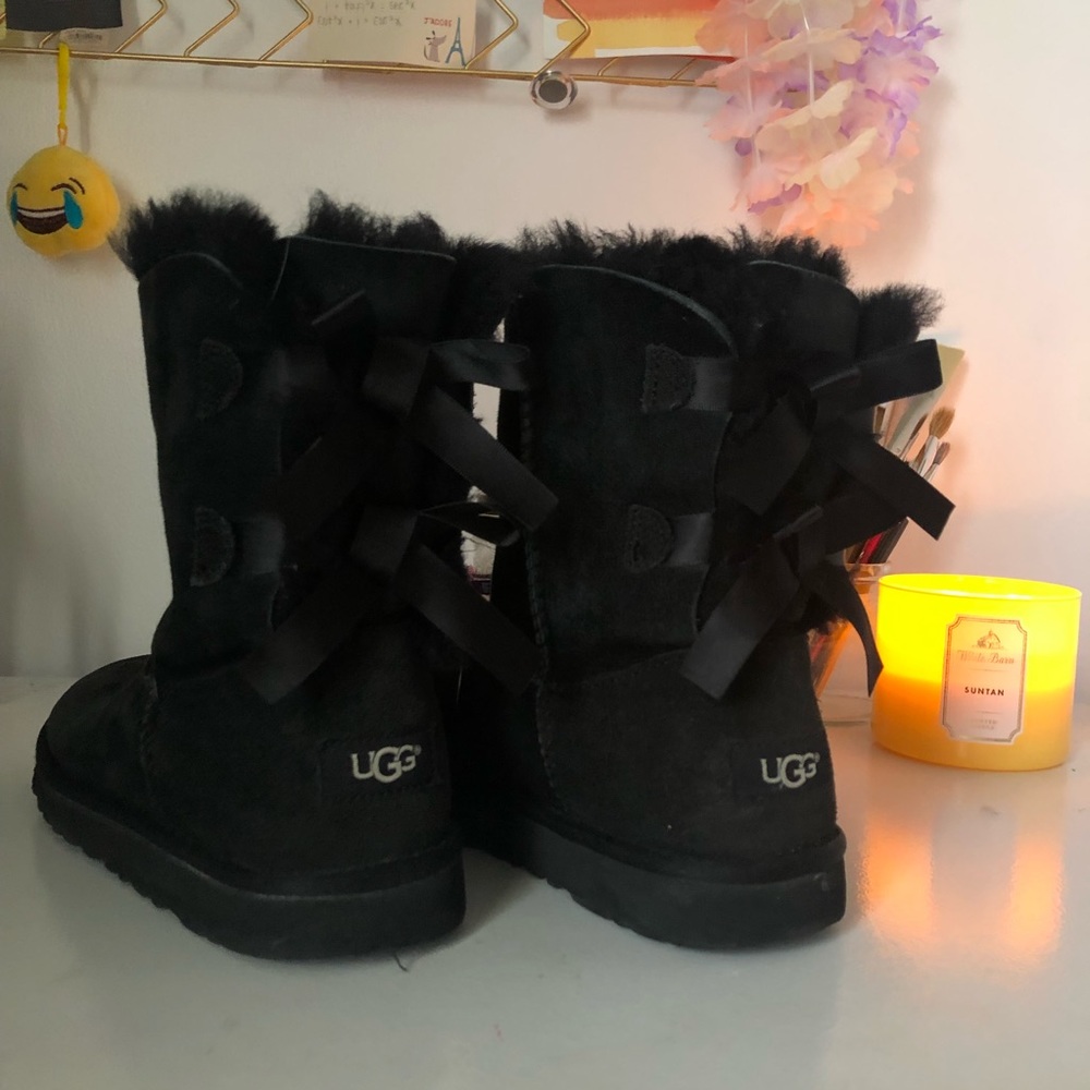 Black bow uggs